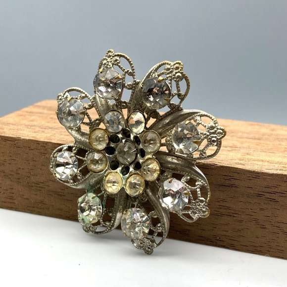 Vintage Silver Tone Filigree Brooch with Flower Shape and Clear Crystals, Floral - Picture 3 of 5